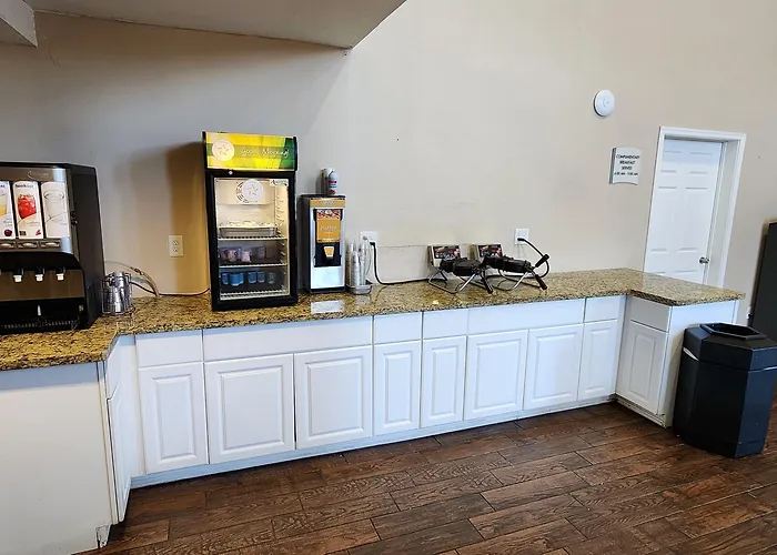 Econo East I-40 Inn 3*