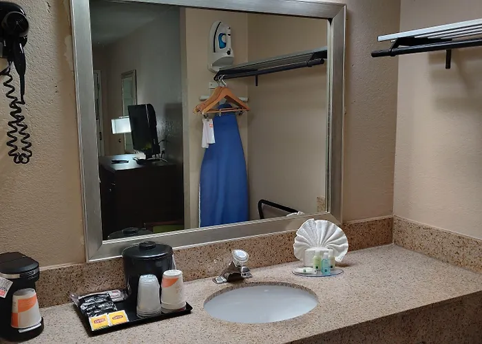 Econo East I-40 Inn