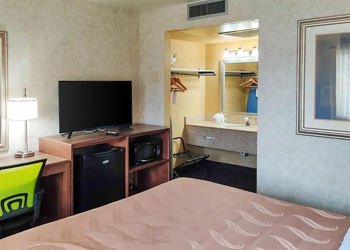 Econo East I-40 Inn