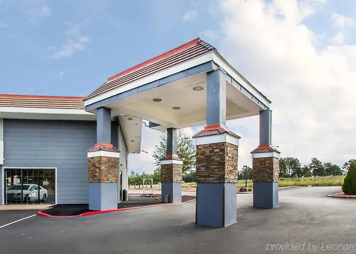 Inn Econo East I-40 3*