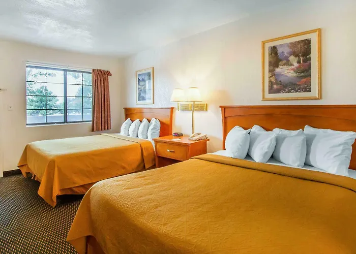 Econo East I-40 Inn 3*