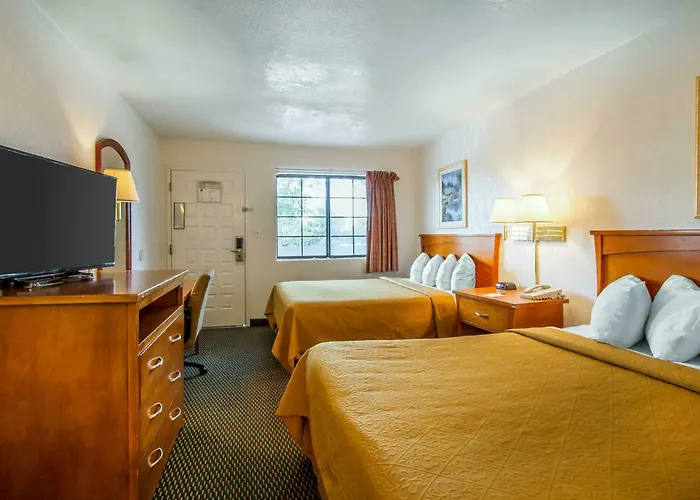 Econo East I-40 Inn