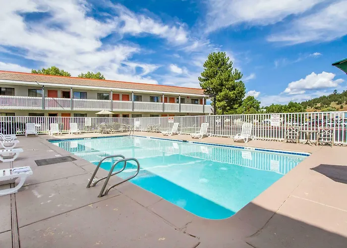 Inn Econo East I-40 3*